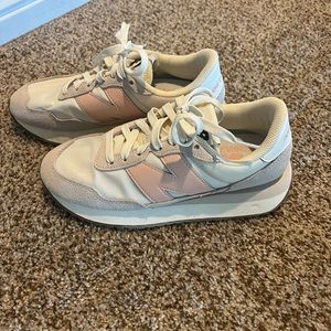 Women’s New Balance 237 V1 Classic Sneaker-size 7